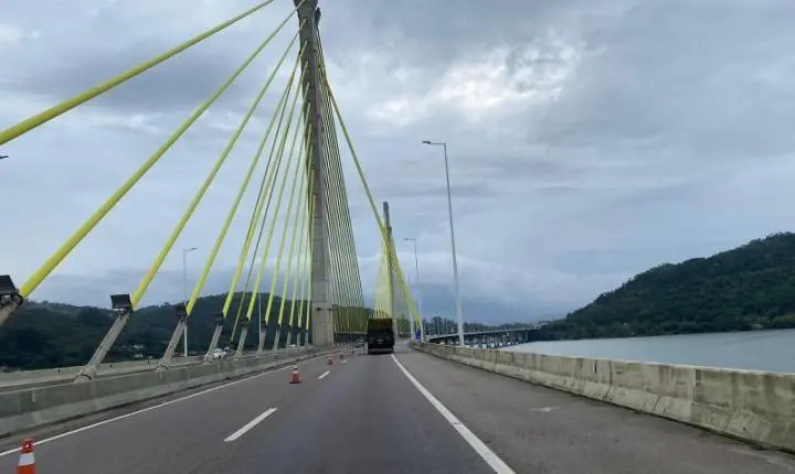 Ponte Anita Garibaldi é interditada na BR-101 em Laguna para avaliação da estrutura