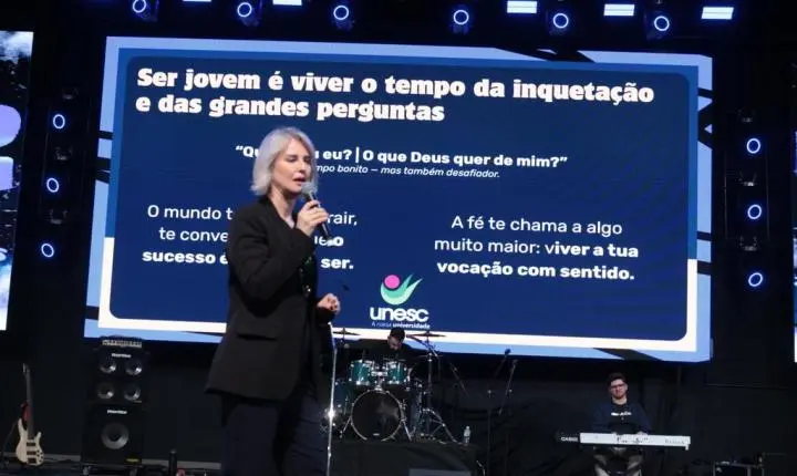 Reitora em exercício da Unesc palestra para mais de 2 mil jovens no Dia Nacional da Juventude