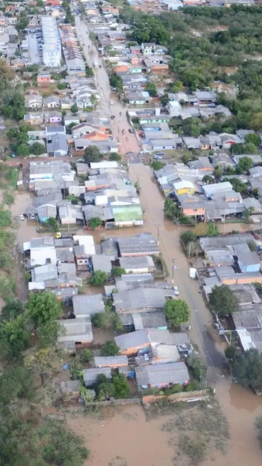 Rio Grande do Sul enfrenta novo dia de alerta após temporais, enchentes e tornados